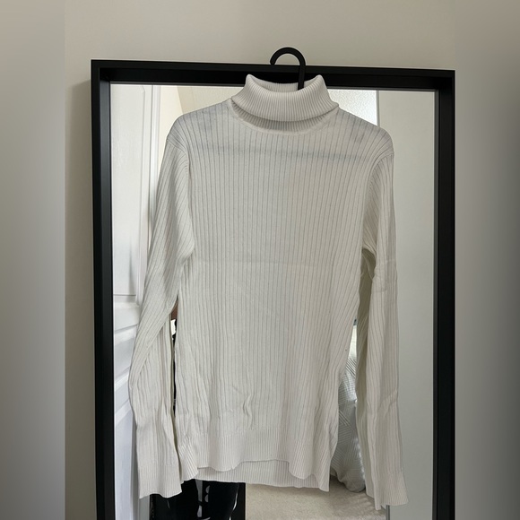 White Turtleneck sweater - Picture 1 of 4